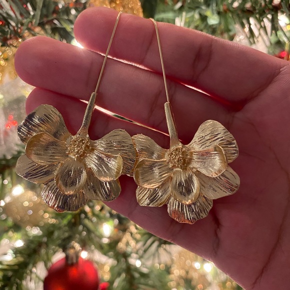 Gold Tone Gingko Leaf Fairy Earrings - Picture 4 of 8
